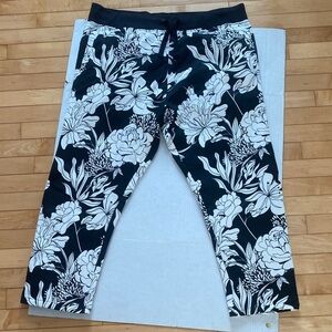Imperious iMp Pull-On Cropped Floral Black & White flannel lined pants Size 2X